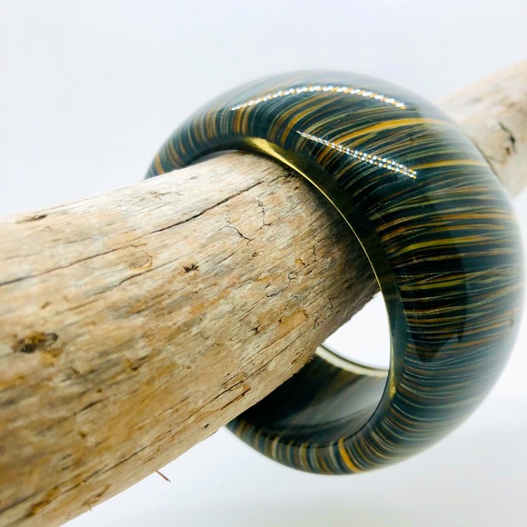 Unusual Vintage Retro large acrylic lucite style bangle Bracelet - Picture 5 of 10